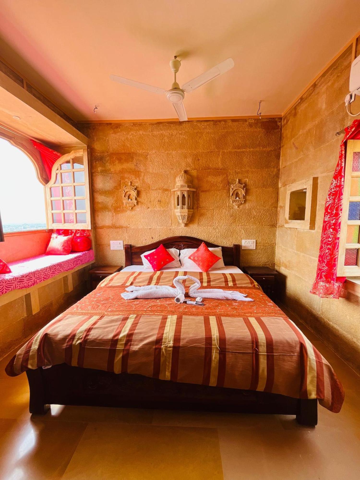 Mud Mirror Guesthouse Jaisalmer Exterior photo