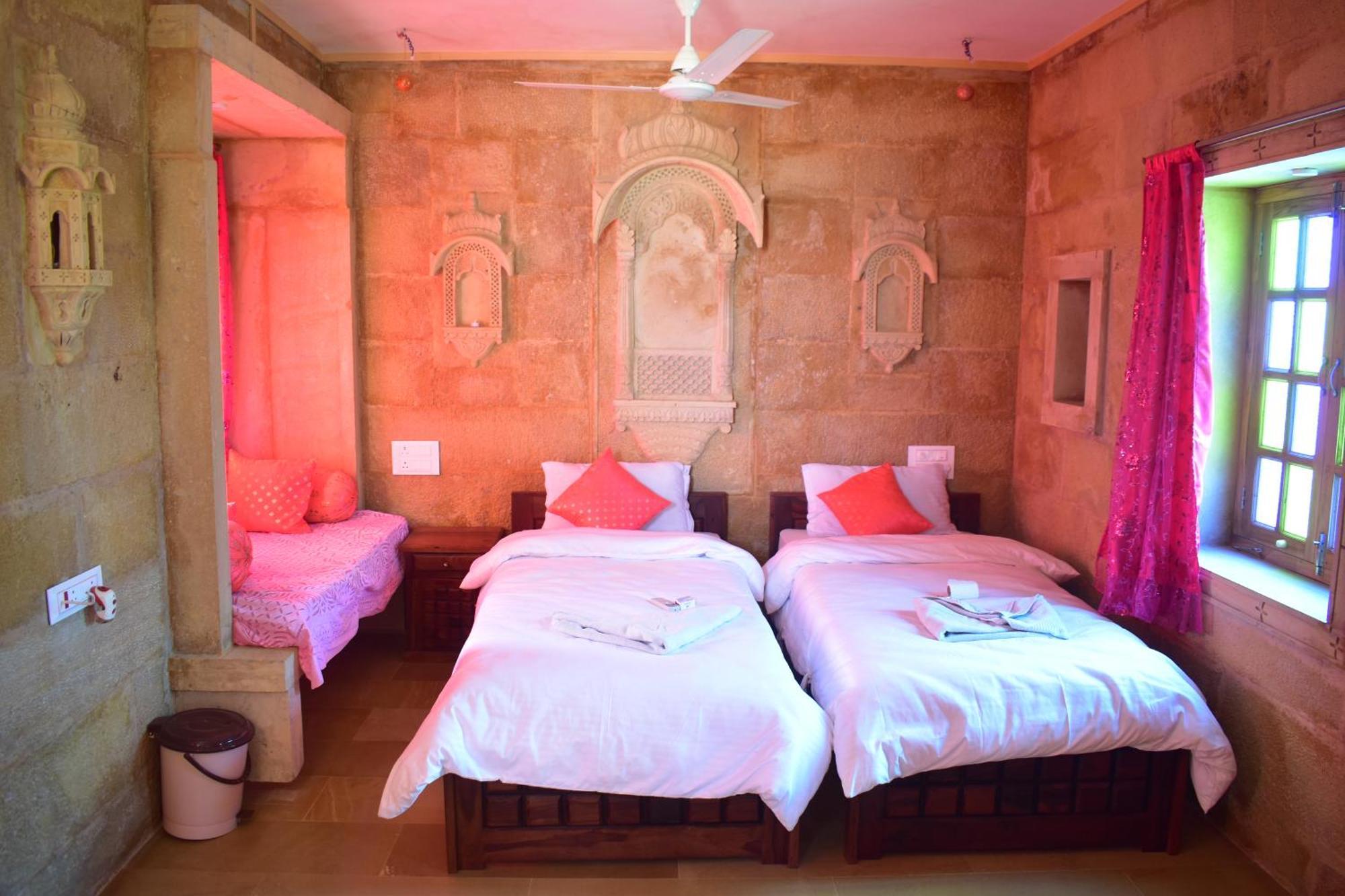 Mud Mirror Guesthouse Jaisalmer Exterior photo