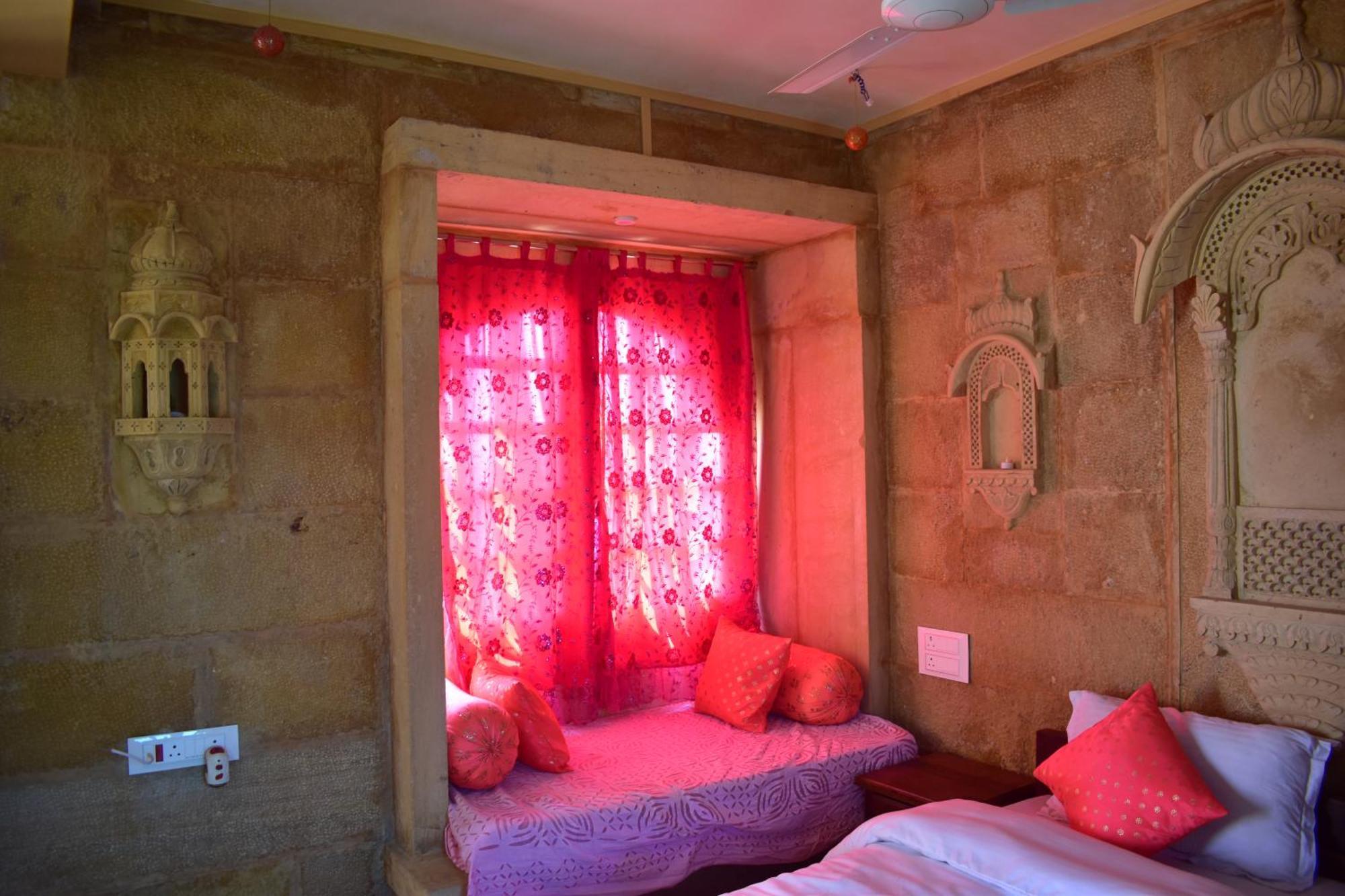 Mud Mirror Guesthouse Jaisalmer Exterior photo