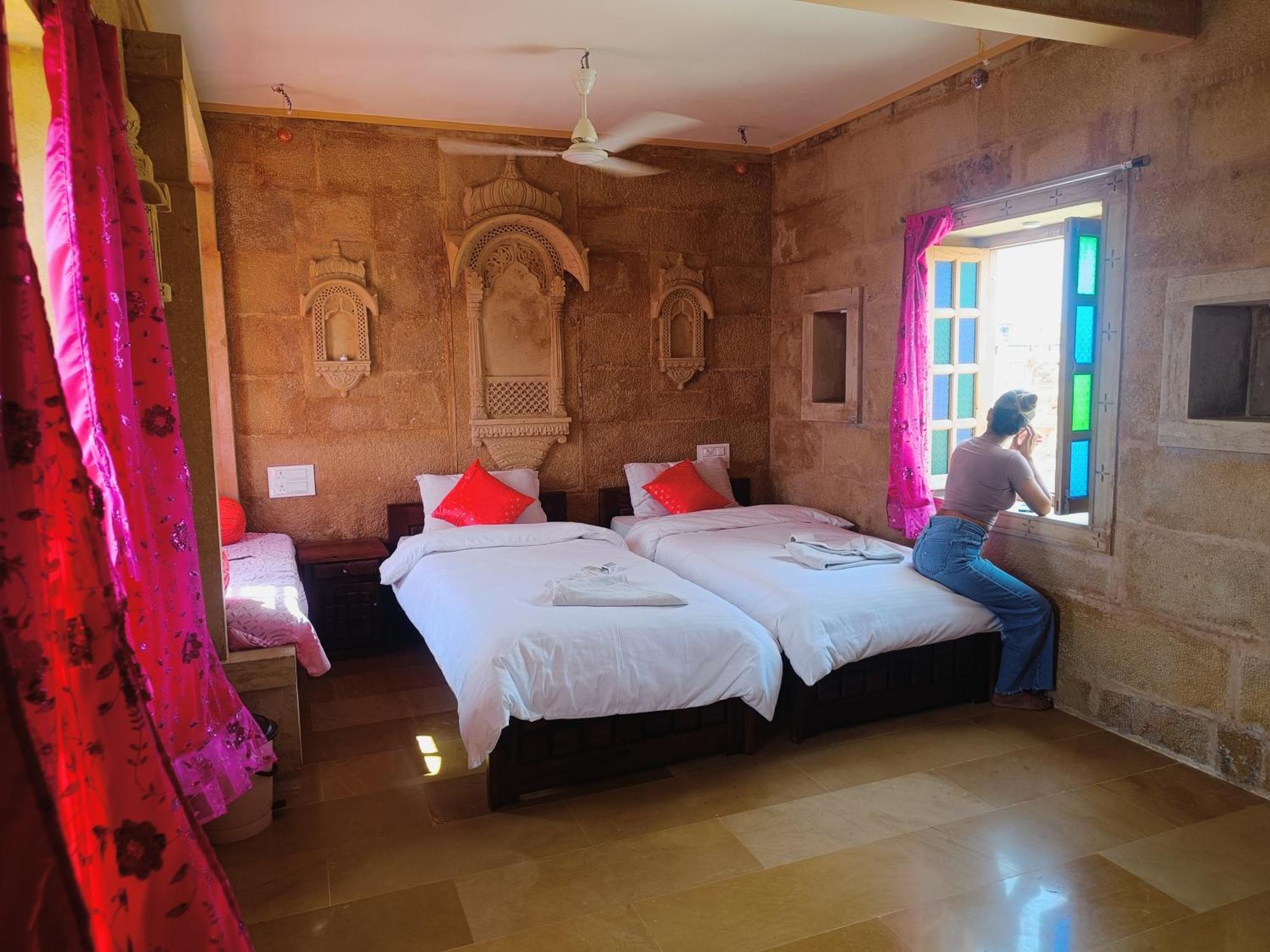 Mud Mirror Guesthouse Jaisalmer Exterior photo