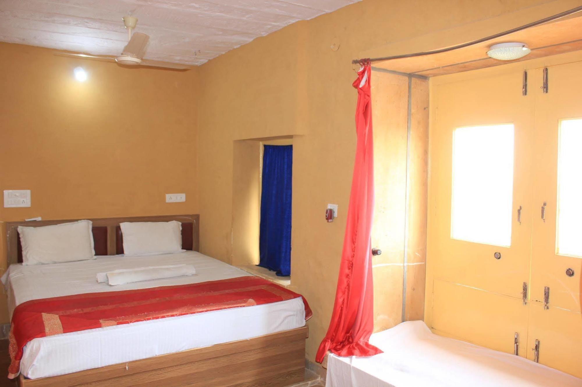 Mud Mirror Guesthouse Jaisalmer Exterior photo
